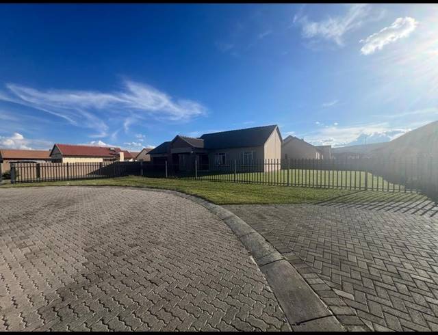 3 BEDROOM TOWNHOUSE FOR SALE IN WATERKLOOF